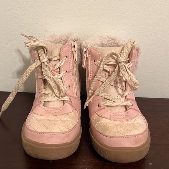 OshKosh B’gosh Quilted Sherpa Lined Boots - Picture 3 of 11